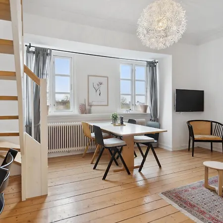 2br Naer Centrum & Togstation Apartment