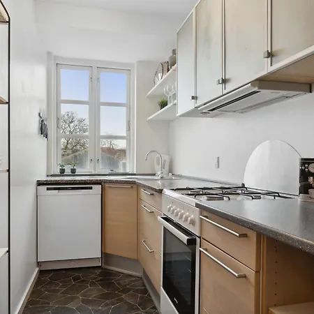Apartment 2br Naer Centrum & Togstation Aalborg
