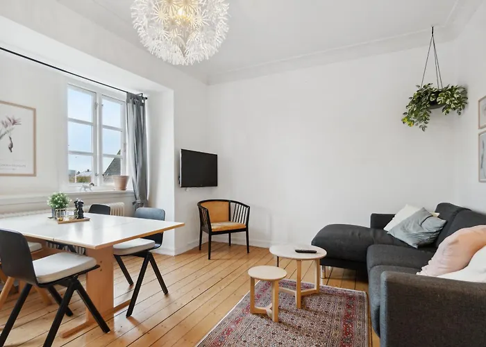 2br Naer Centrum & Togstation Apartament