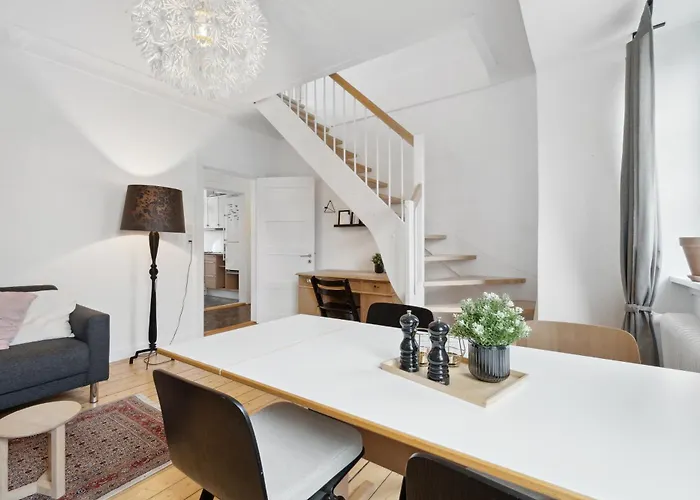 2br Naer Centrum & Togstation Apartament